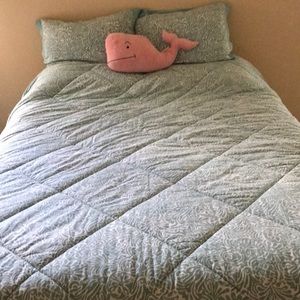 Tommy Bahama Comforter and (2) Pillow Shams